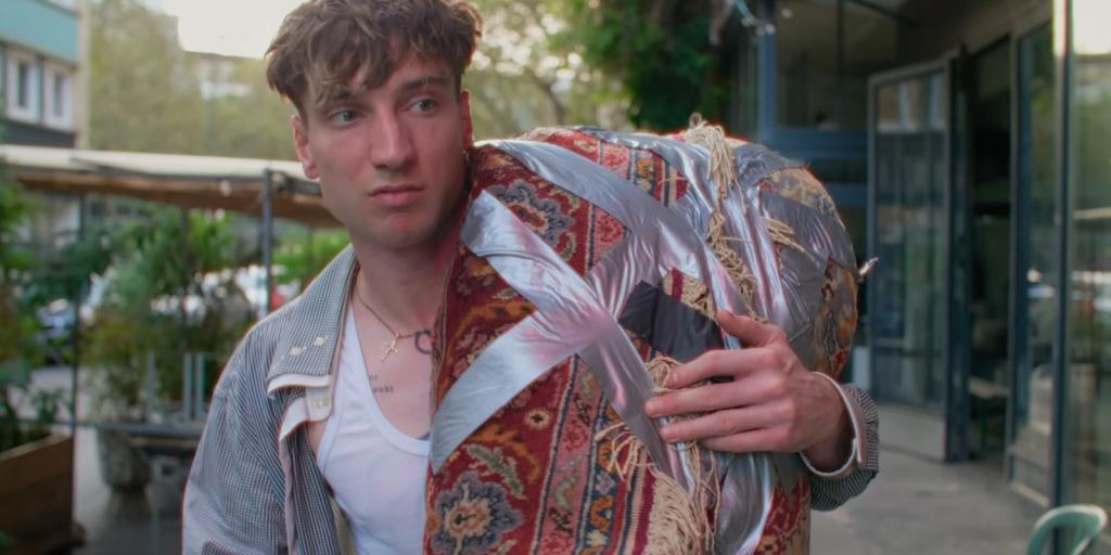 beslik & Chilly Gonzalez droppen 100 Tage Sommer – Brandneues Video
