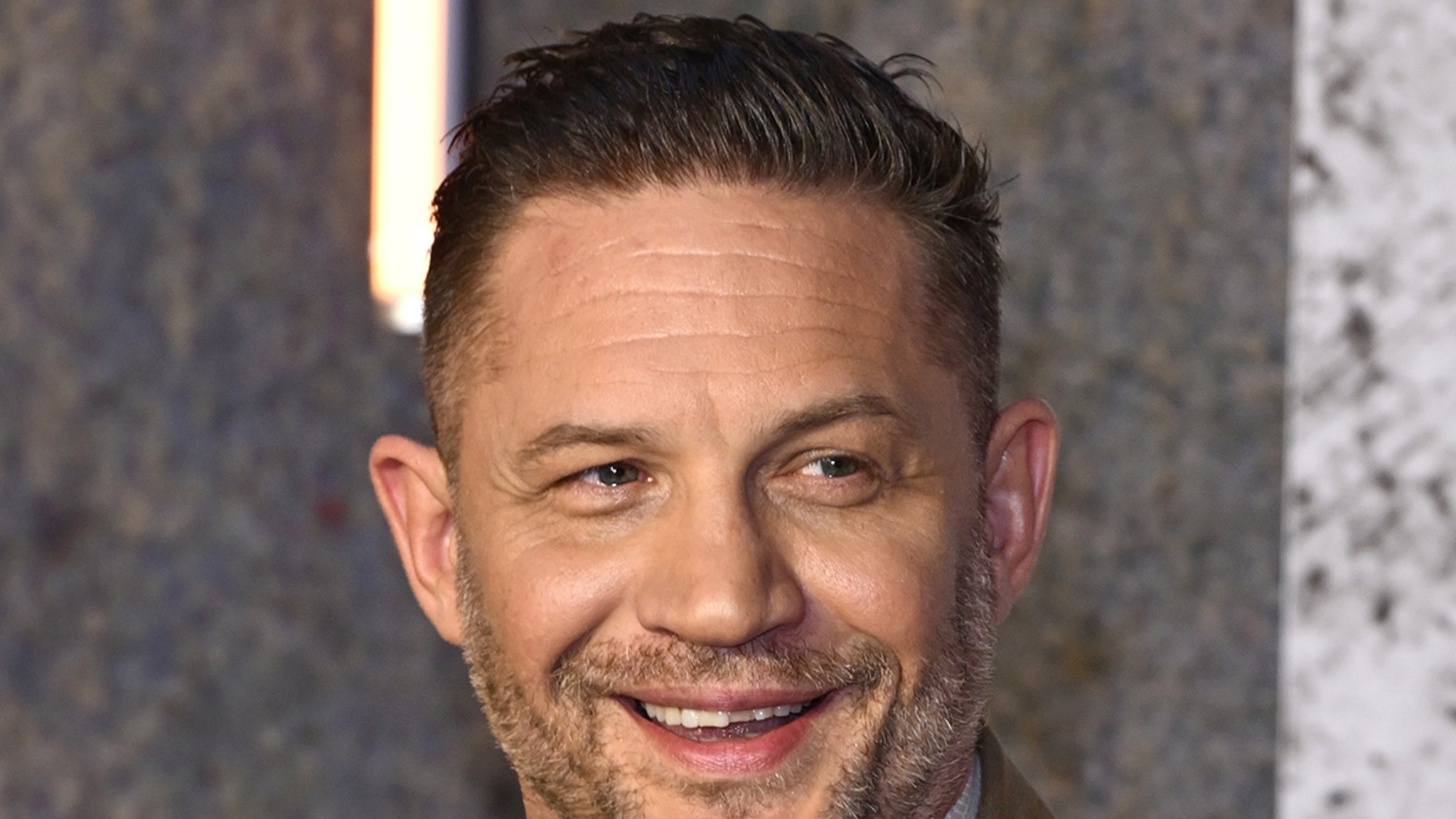 Tom Hardy rappt – Busta Rhymes & Method Man dabei!